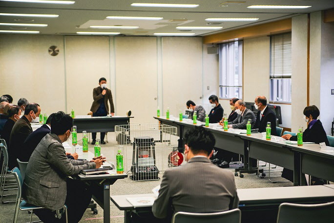 第３回策定委員会の様子１